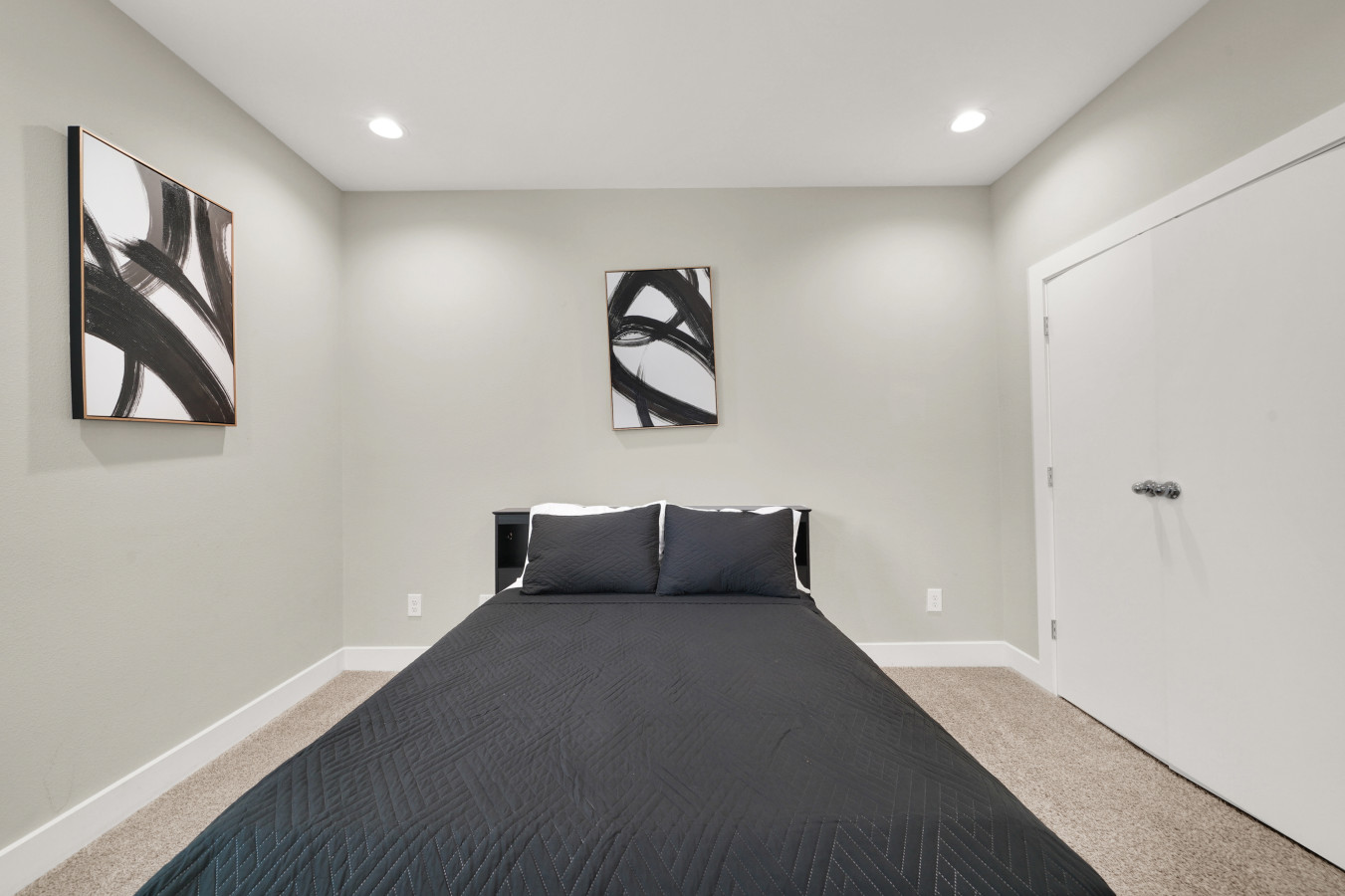 Free Garage Parking with EV Charger! Downtown Houston - Houston