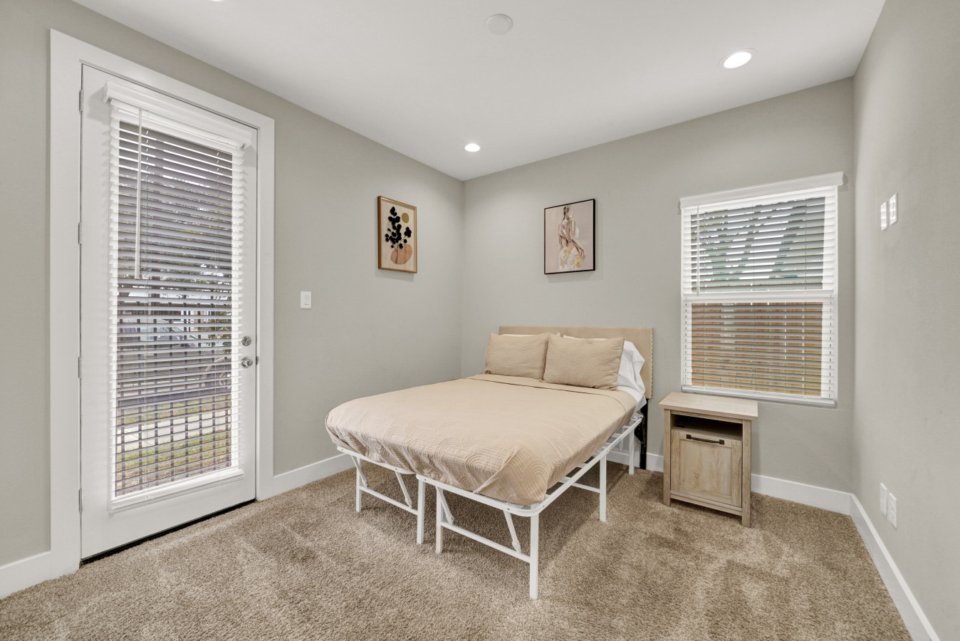 Free Garage Parking with EV Charger! Downtown Houston - Houston