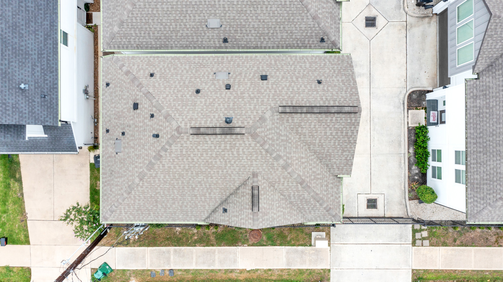 Free Garage Parking with EV Charger! Downtown Houston - Houston