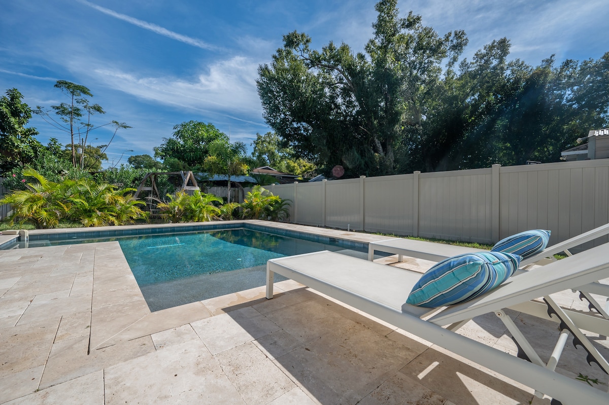 Contemporary Oaks *HEATED POOL*Screened Lanai!