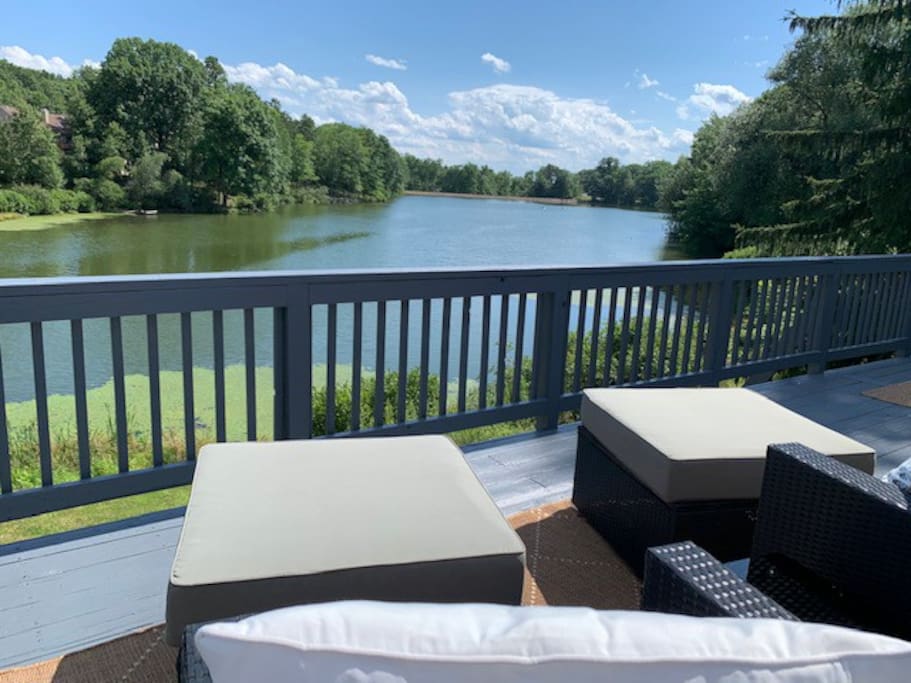 Imagine yourself enjoying a cold drink watching the sunset across this beautiful lake - Elegant Lakeside Getaway - Bushkill