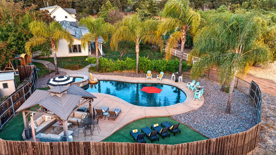 Red Barn Ranch- Luxury Retreat & Farm Stay  - Ramona