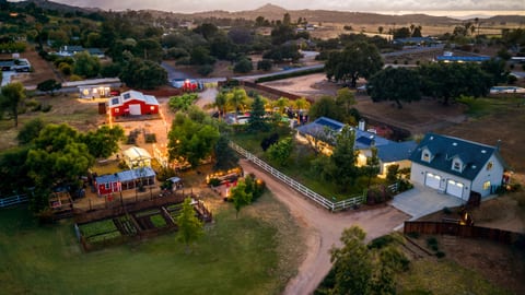 Red Barn Ranch- Luxury Retreat & Farm Stay 