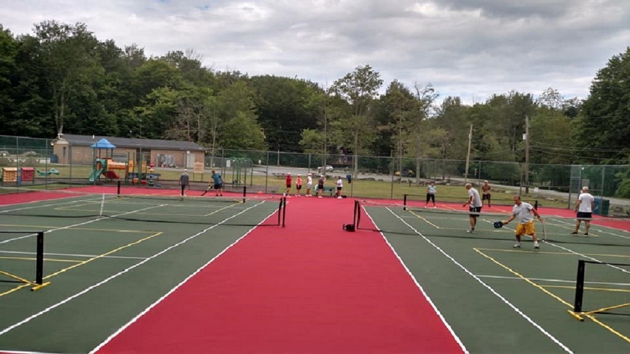 tennis courts near the house tennis courts near the house - Waterfront in Arrowhead lake community - Pocono Pines