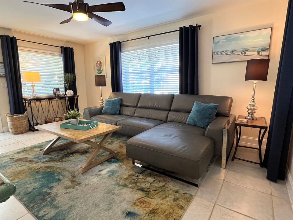 Spacious living area, sink right into comfort on the large leather sectional