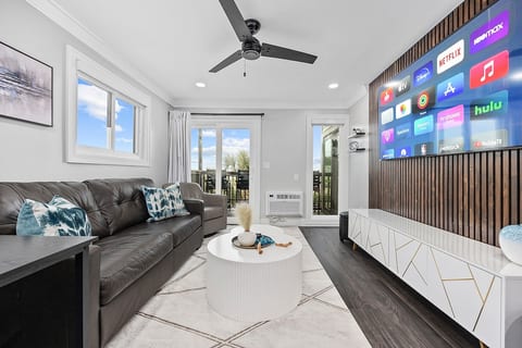 Modern Escape - Luxury Oceanfront Views with Pool, Parking and Amenities