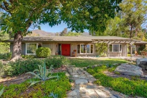 Ojai Valley East End Chic Ranch Home with Views, 2 bedrooms