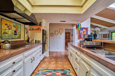 Ojai Valley East End Chic Ranch Home with Views, 2 bedrooms