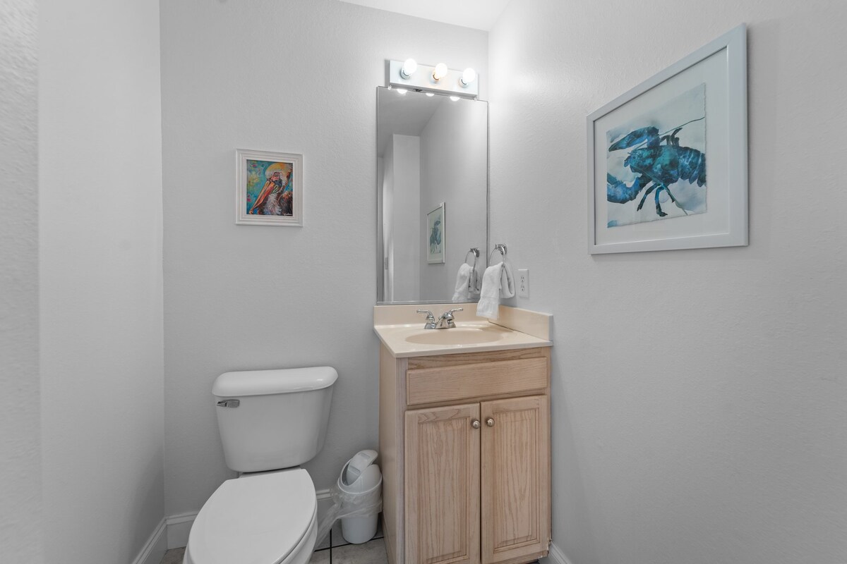 Sleeps 12 Pool, Hot Tub-Just across from the beach