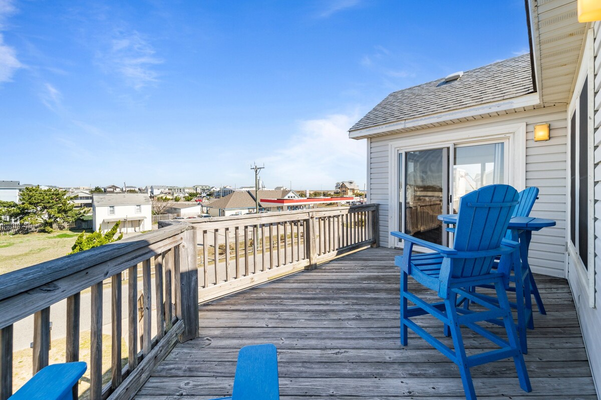 Sleeps 12 Pool, Hot Tub-Just across from the beach