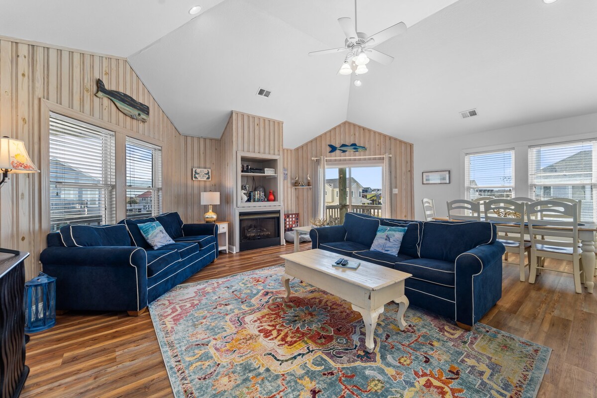 Sleeps 12 Pool, Hot Tub-Just across from the beach