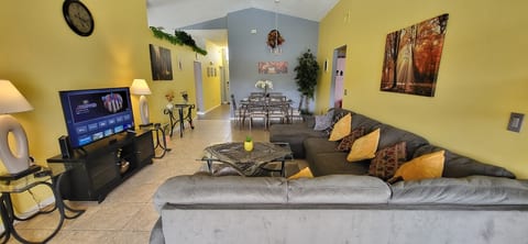 Spacious 5 bed villa in great location near Disney