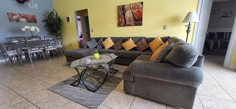 Spacious 5 bed villa in great location near Disney