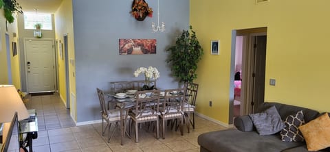 Spacious 5 bed villa in great location near Disney