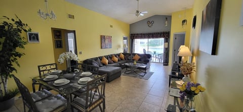 Spacious 5 bed villa in great location near Disney