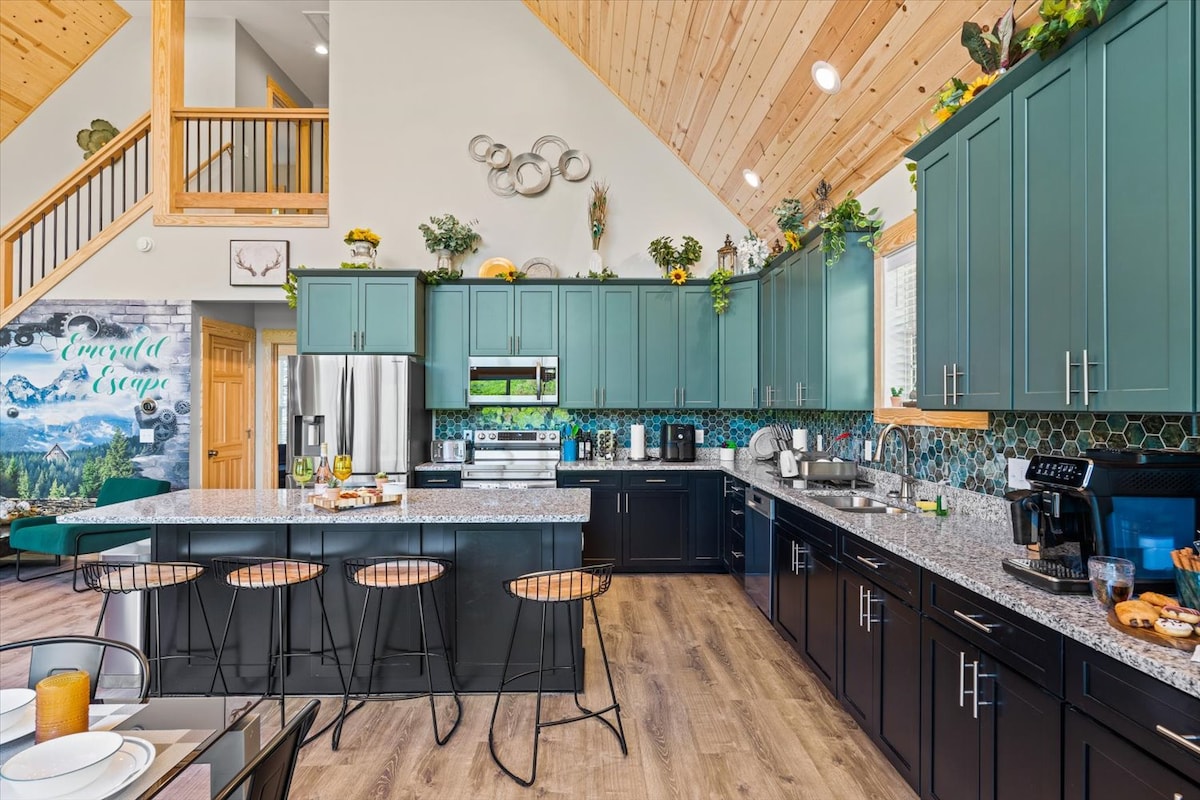 Gr8 Epic Escape | Sleeps 32