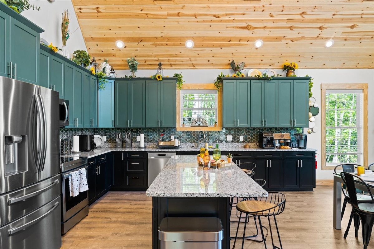Gr8 Epic Escape | Sleeps 32