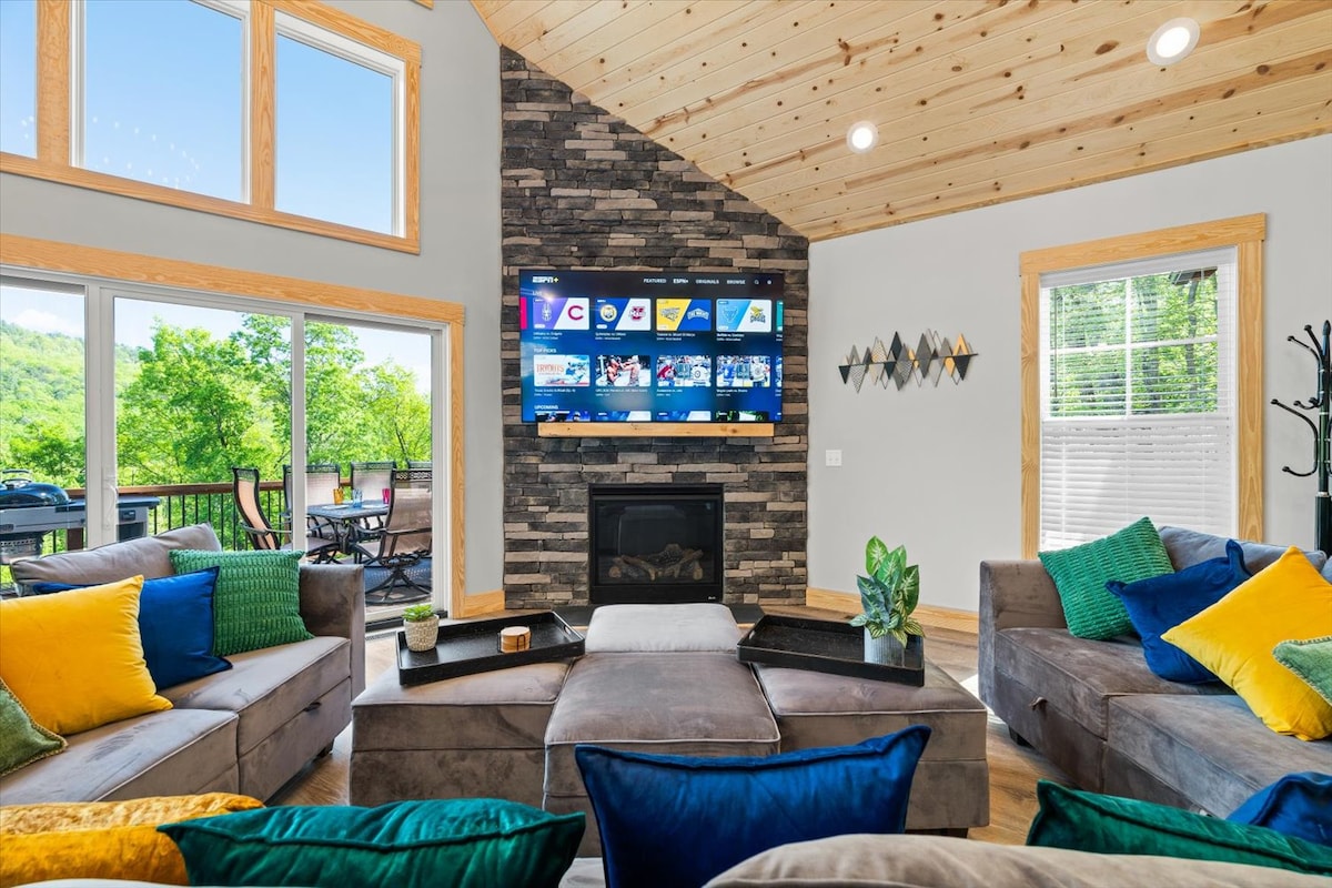 Gr8 Epic Escape | Sleeps 32