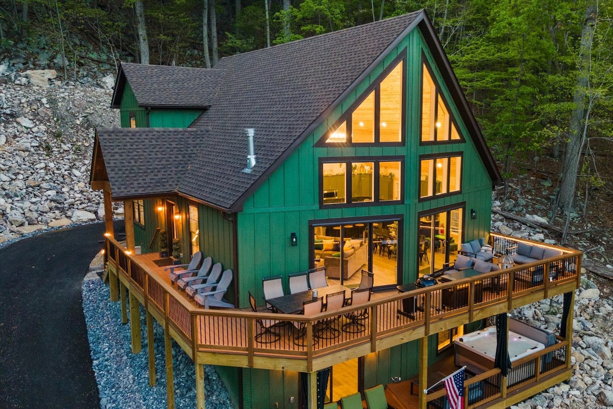 Gr8 Epic Escape | Sleeps 32