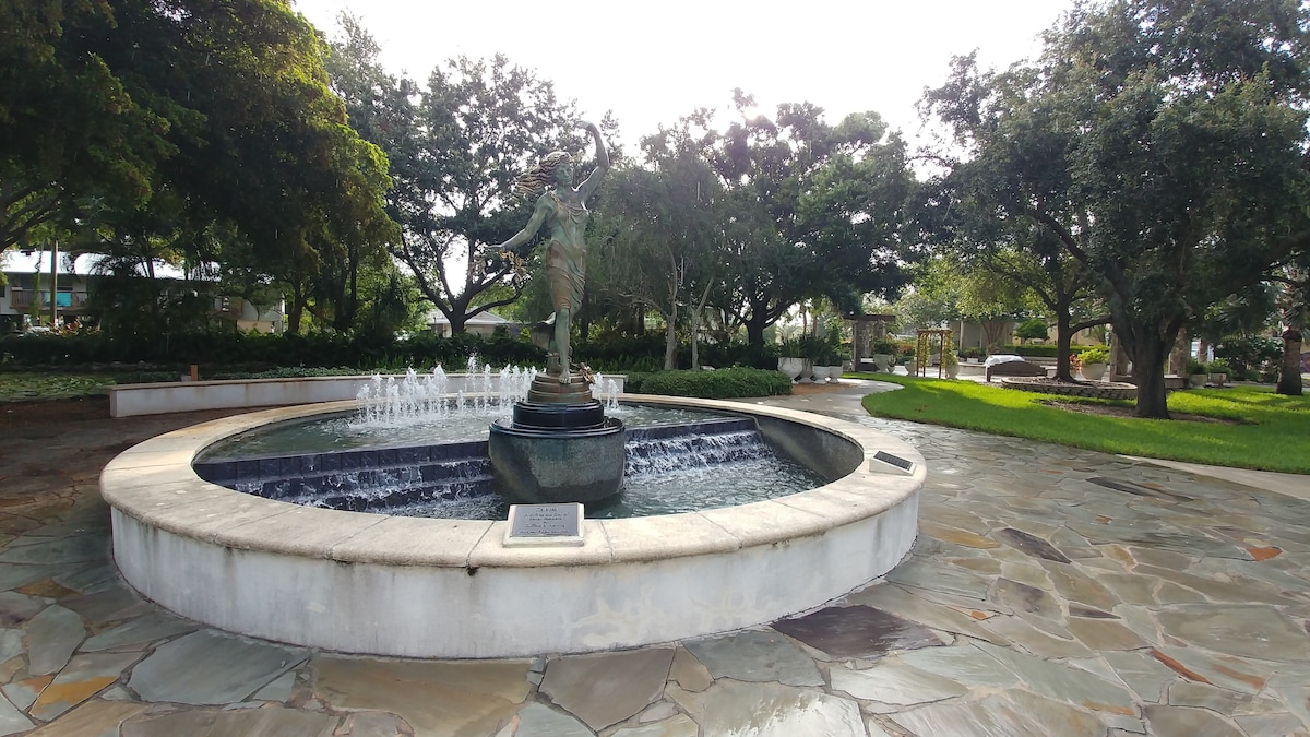 Private Guest suite/Patio/Laundry/Parking/Beach - Saint Petersburg