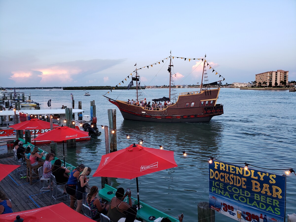 Private Guest suite/Patio/Laundry/Parking/Beach - Saint Petersburg