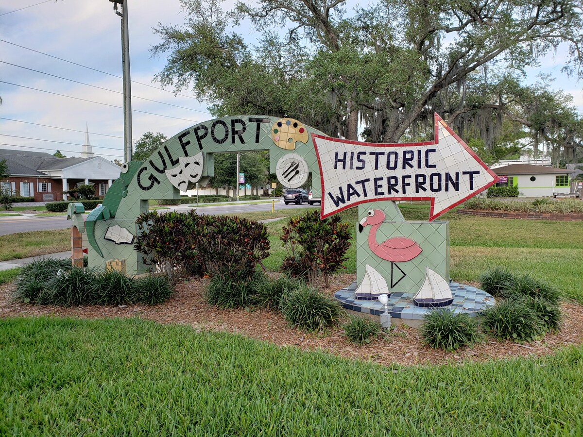 Private Guest suite/Patio/Laundry/Parking/Beach - Saint Petersburg