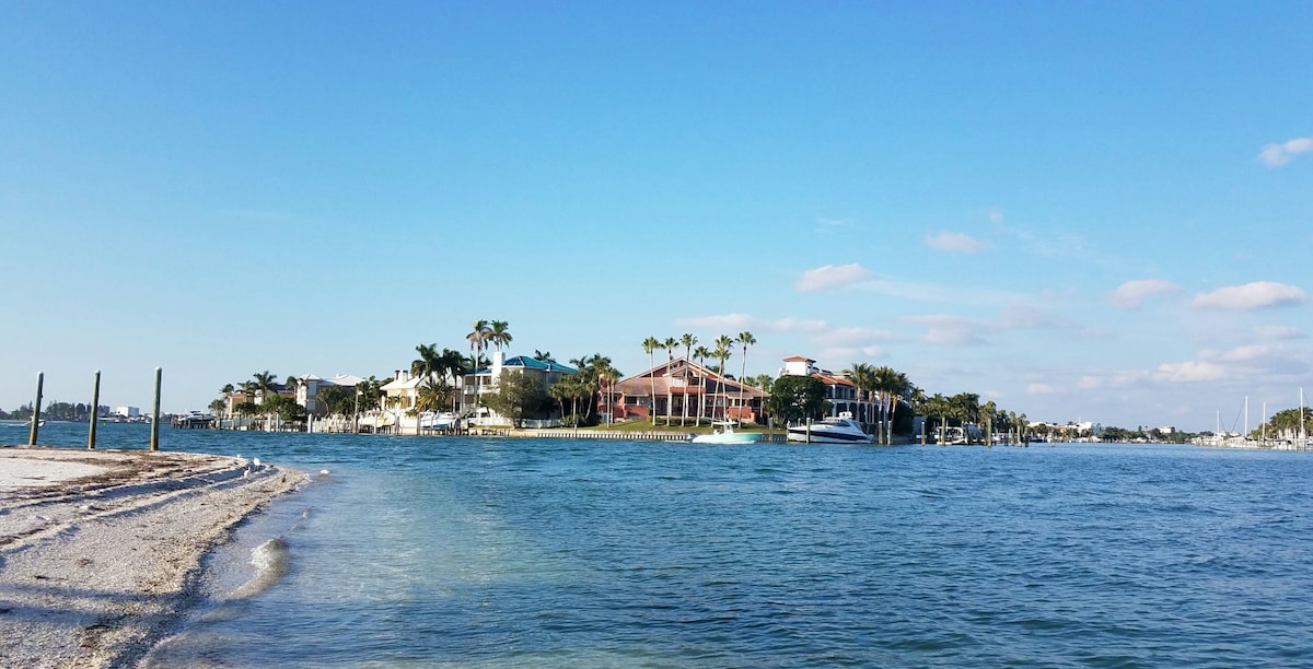 Private Guest suite/Patio/Laundry/Parking/Beach - Saint Petersburg