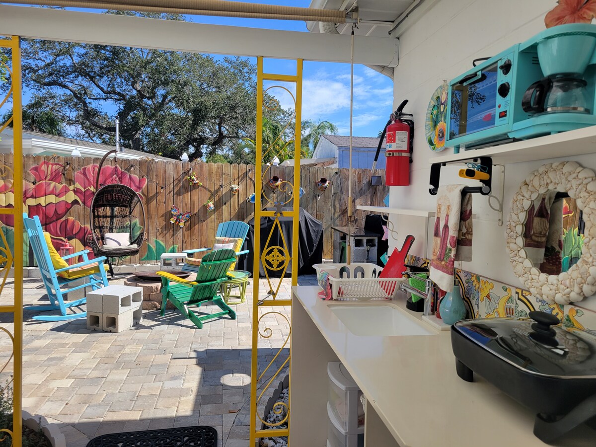 Private Guest suite/Patio/Laundry/Parking/Beach - Saint Petersburg