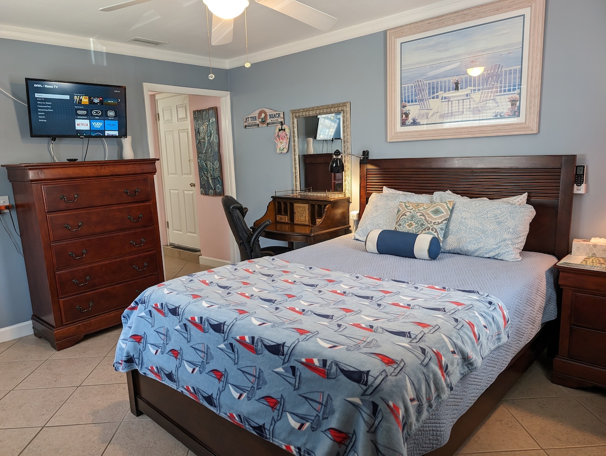 Private Guest suite/Patio/Laundry/Parking/Beach - Saint Petersburg