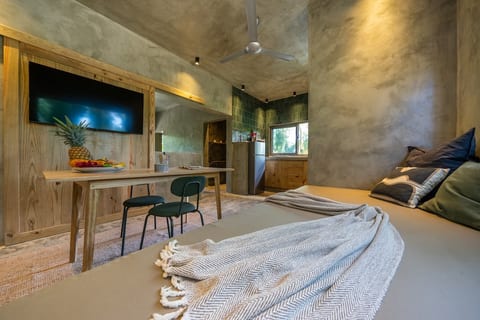 Stylish Jungle Cabin – River, Hammocks, Wi-Fi