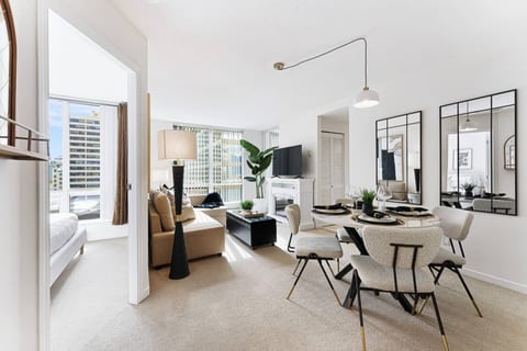 Stylish in Coal Harbour | Secure Parking w/AC