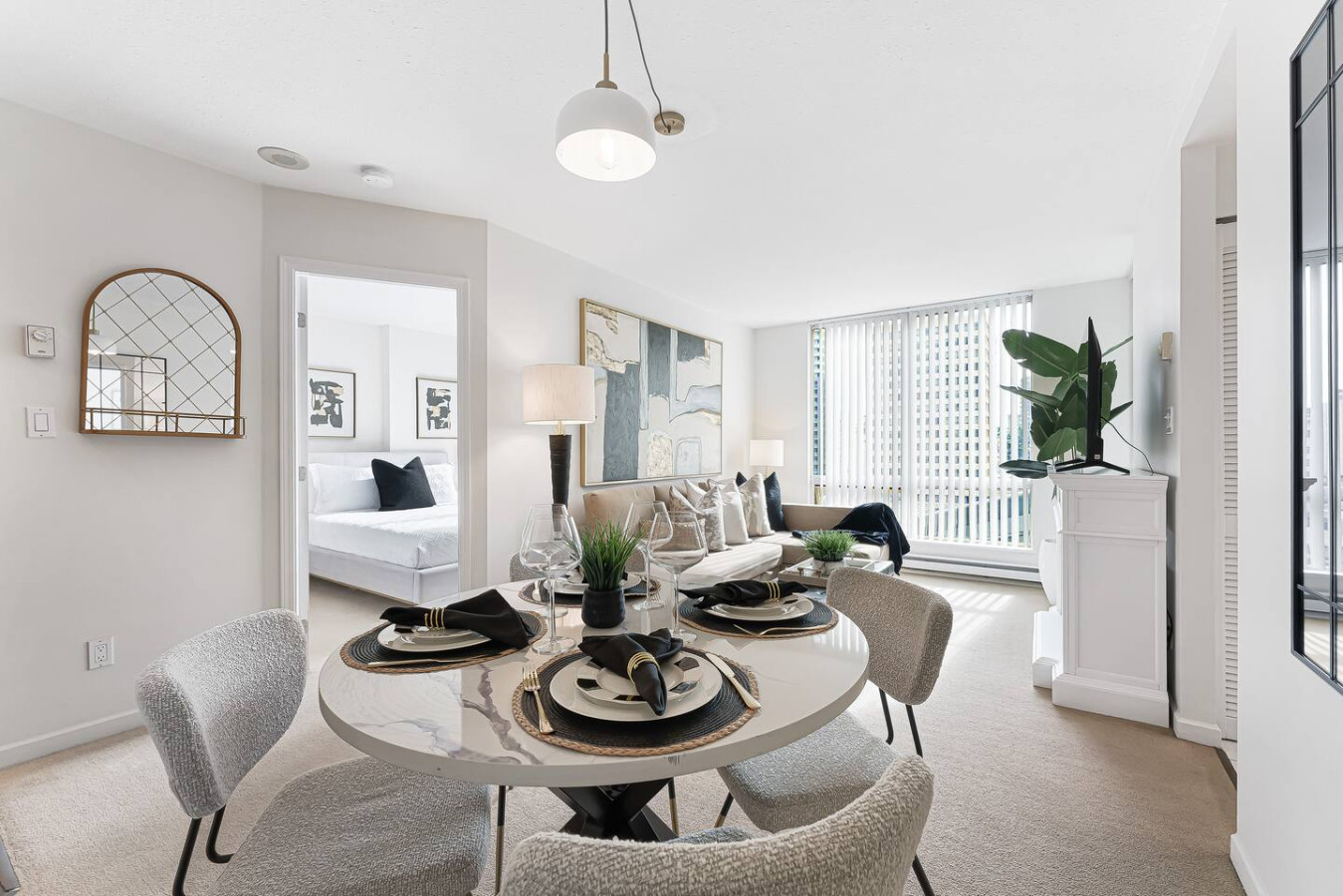 stylish-in-coal-harbour-or-secure-parking-wac/