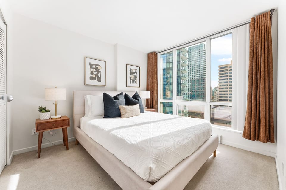 Stylish in Coal Harbour | Secure Parking w/AC - Vancouver