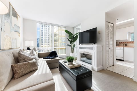 Stylish in Coal Harbour | Secure Parking w/AC