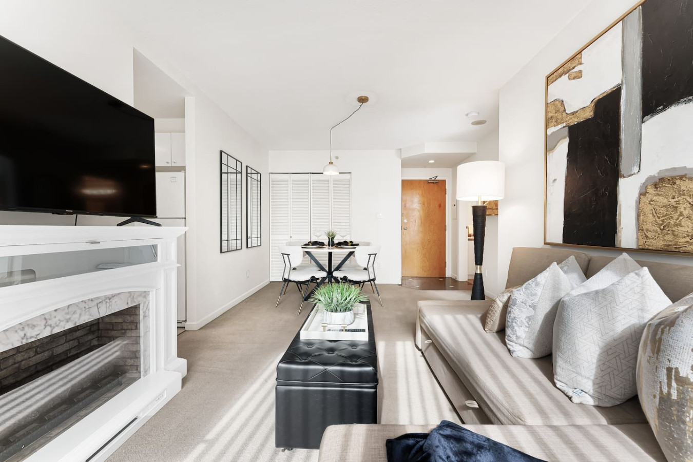 stylish-in-coal-harbour-or-secure-parking-wac/