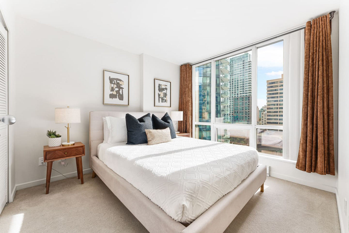Stylish in Coal Harbour | Secure Parking w/AC