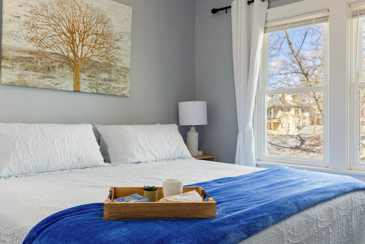 2nd Floor Suite. KingBed. FreeLaundry. AwesomeDeal