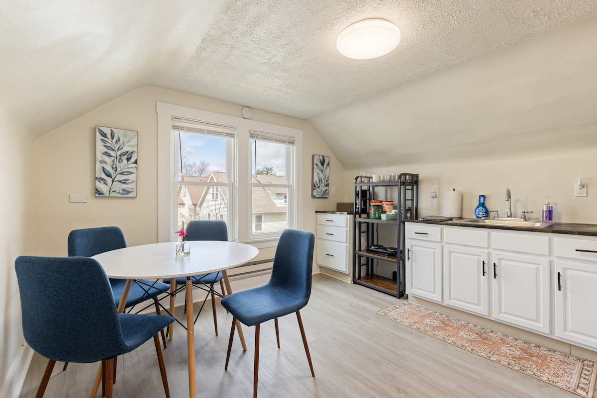 Cozy 3rdFloor. King Bed. FreeLaundry. Awesome Deal
