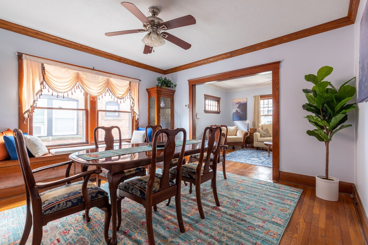 HotTub*No Cleaning Fee! Walk to Park & Restaurants