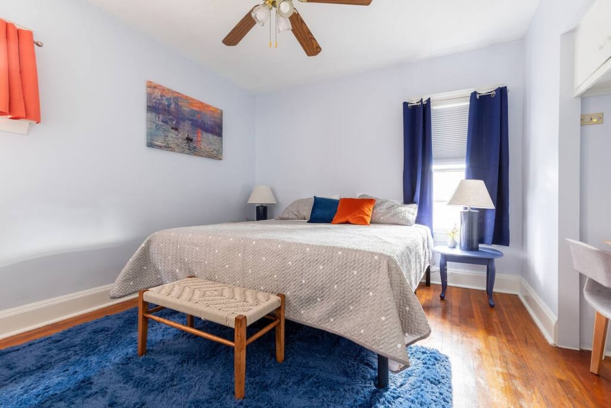 HotTub*No Cleaning Fee! Walk to Park & Restaurants