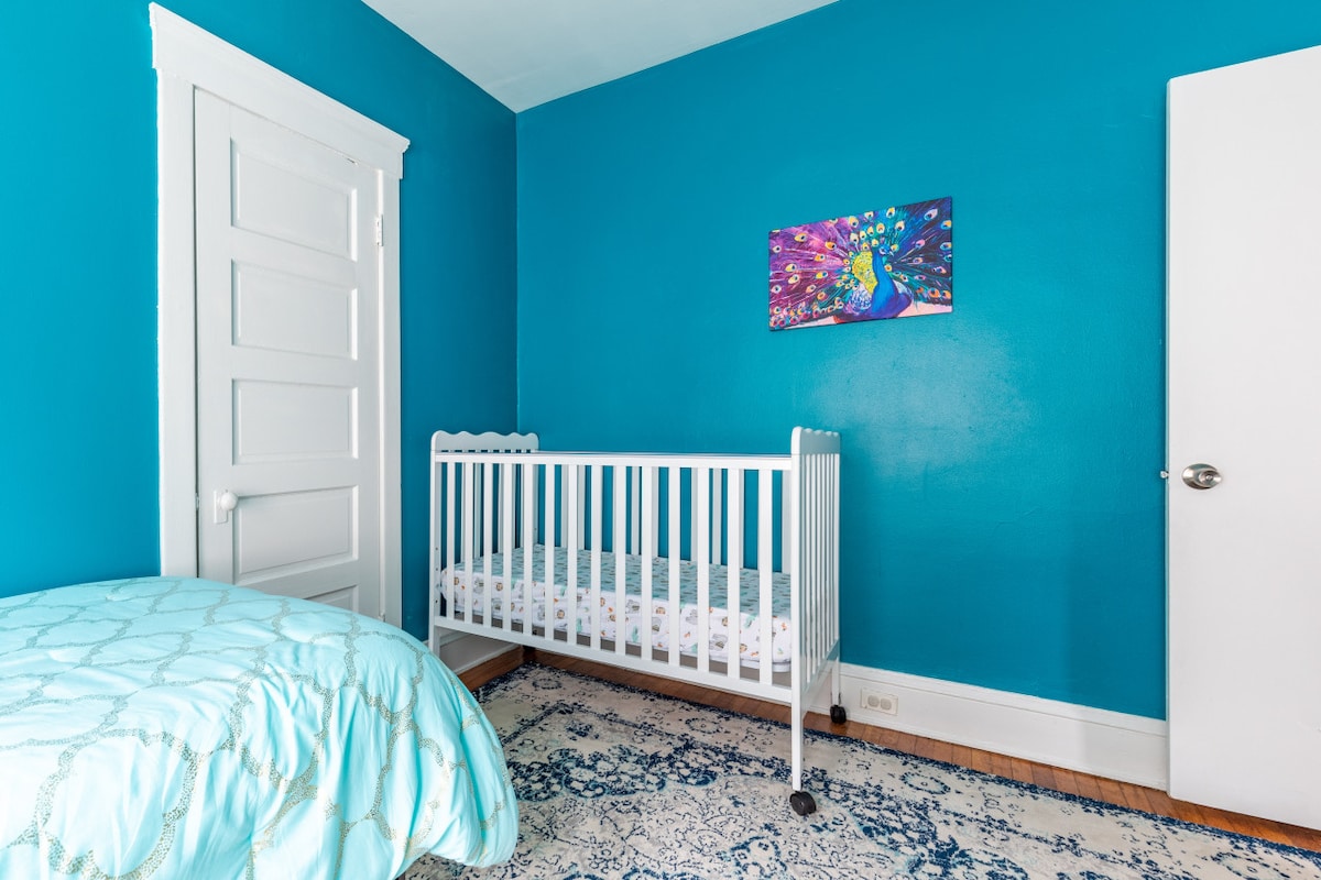Huge 2nd Floor*No Cleaning Fee! Walk to Park/Shops