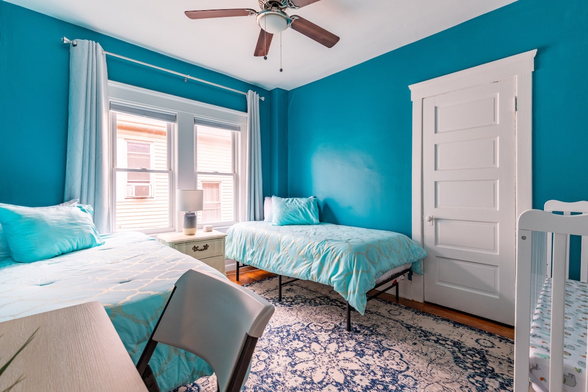 Huge 2nd Floor*No Cleaning Fee! Walk to Park/Shops