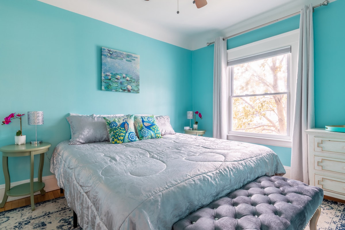 Huge 2nd Floor*No Cleaning Fee! Walk to Park/Shops