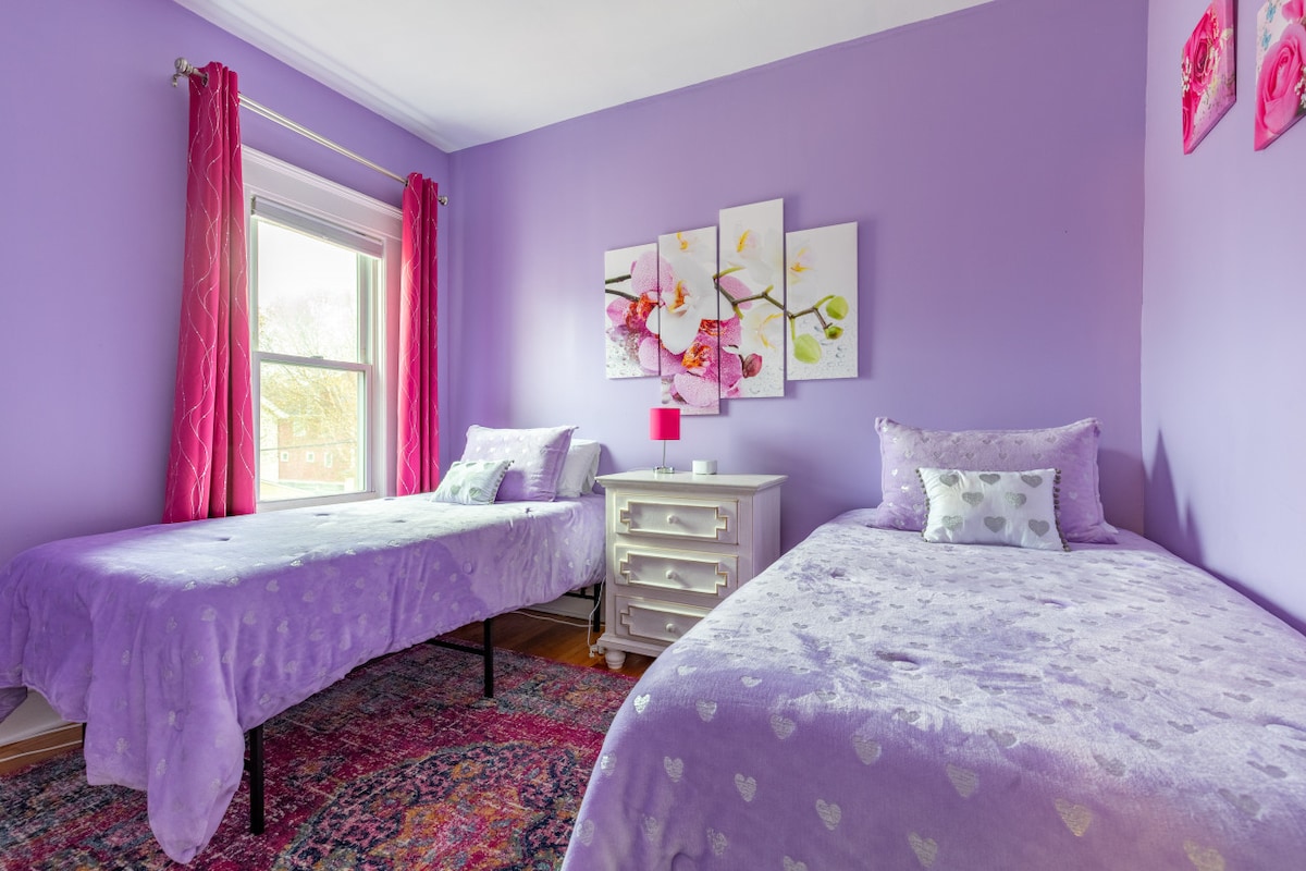 Huge 2nd Floor*No Cleaning Fee! Walk to Park/Shops