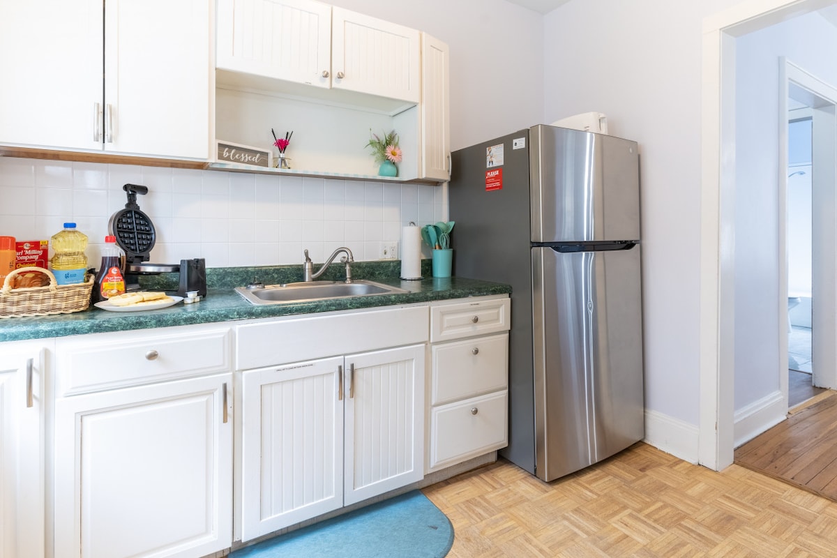 Huge Family-Friendly Suite w/ Crib & Rocking Chair