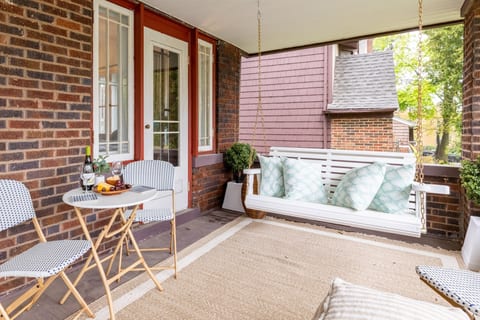 Huge Family-Friendly Suite w/ Crib & Rocking Chair