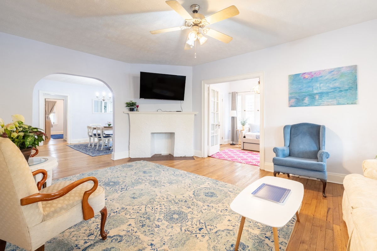 Huge Family-Friendly Suite w/ Crib & Rocking Chair