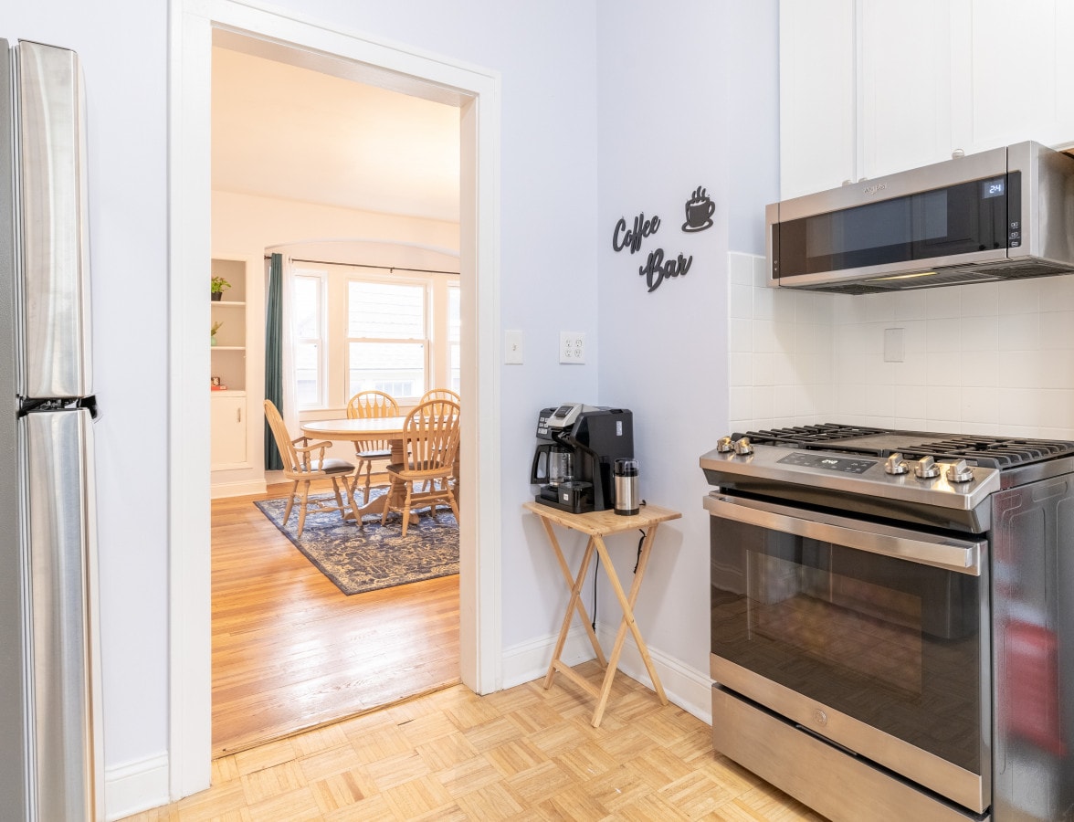 Huge Family-Friendly Suite w/ Crib & Rocking Chair