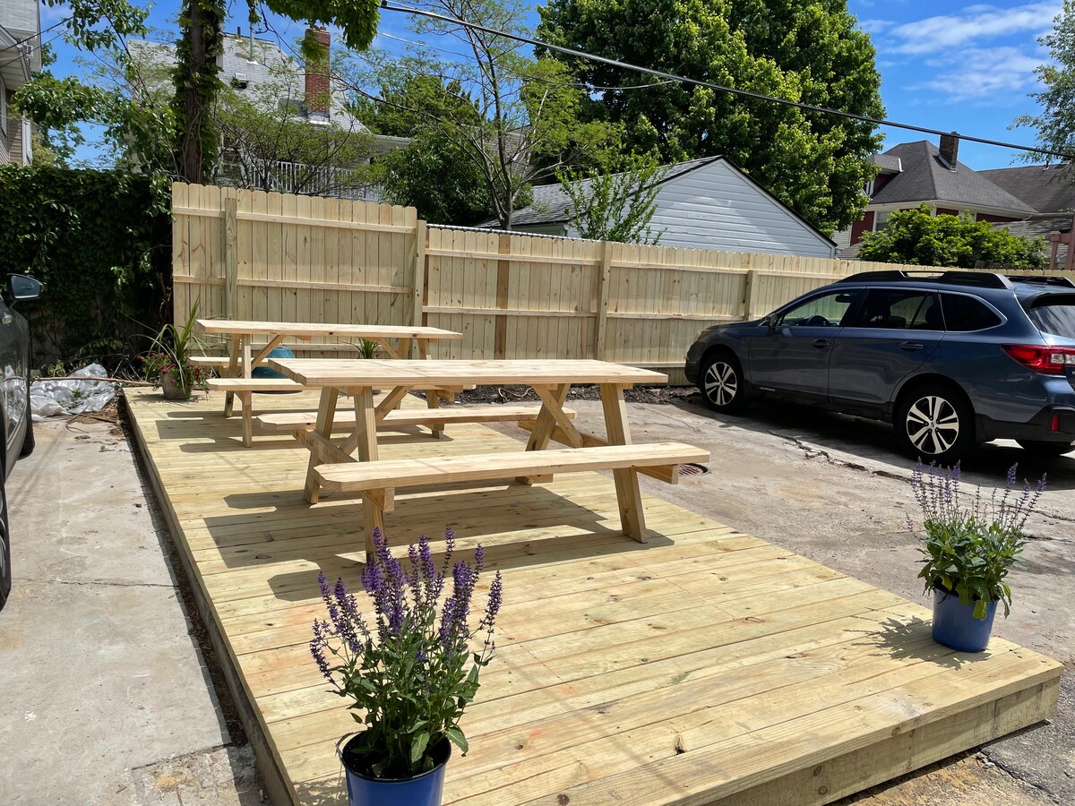 King bed*Crib*Play Area*Walk to Park & Restaurants