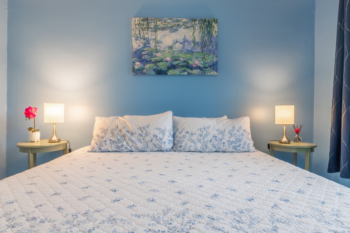 King bed*Crib*Play Area*Walk to Park & Restaurants